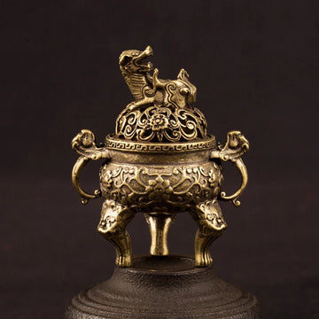 Antique Brass Three Legs Qilin Head Lotus Chinese Ancient Beast Censer Solid Copper Tea Desk Decor Censer Burner Mini Ornaments