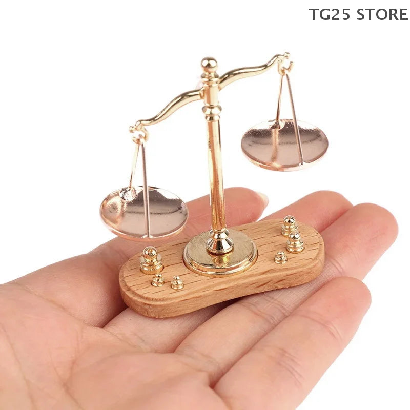 Mini Vintage Antique Justice Scale Model Ornament Miniature Balance Scales Exquisite Home Decoration Kids Gift