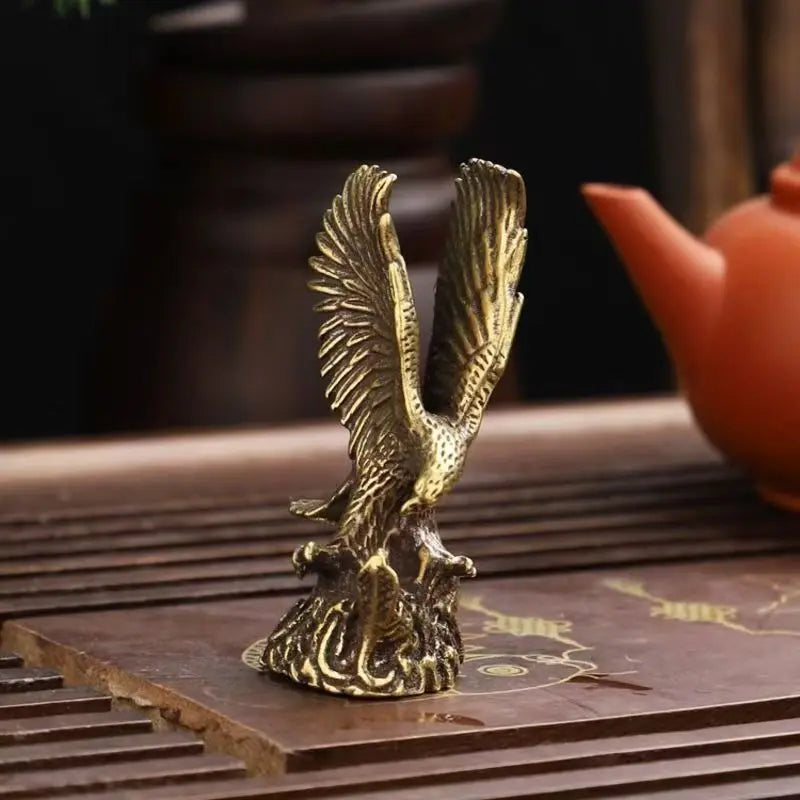 Brass Eagle Statue Vintage Simulated Animal Statue Home Office Desk Decor Ornament Antique Handicrafts Gift Animal Decoration