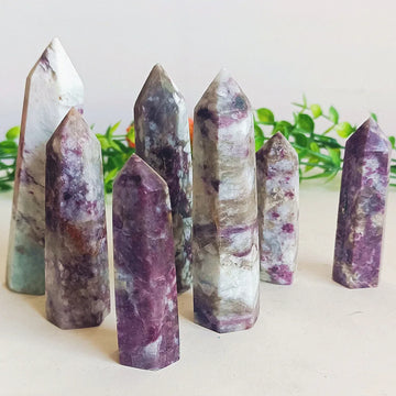 Natural plum blossom tourmaline is used for home room decoration, aromatherapy, and aquarium quartz crystal gifts