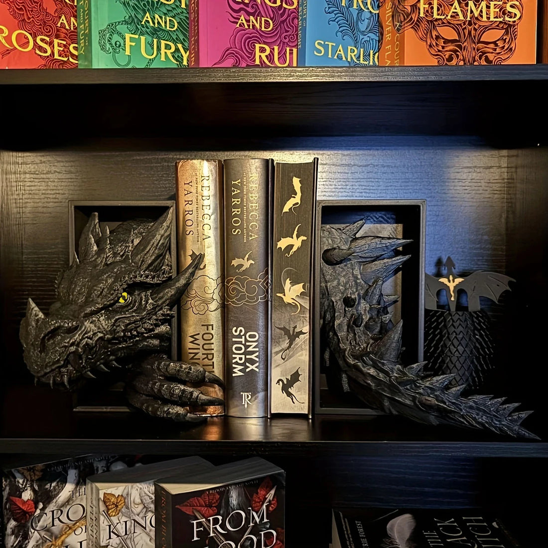 2Pc Bookshelf Decoration Dragon-Shaped Bookend, Fantasy Decoration, Home Decoration Ornaments, Bookshelf Bookend Ornaments, Dragon-Shaped Decoration in the Bookshelf.