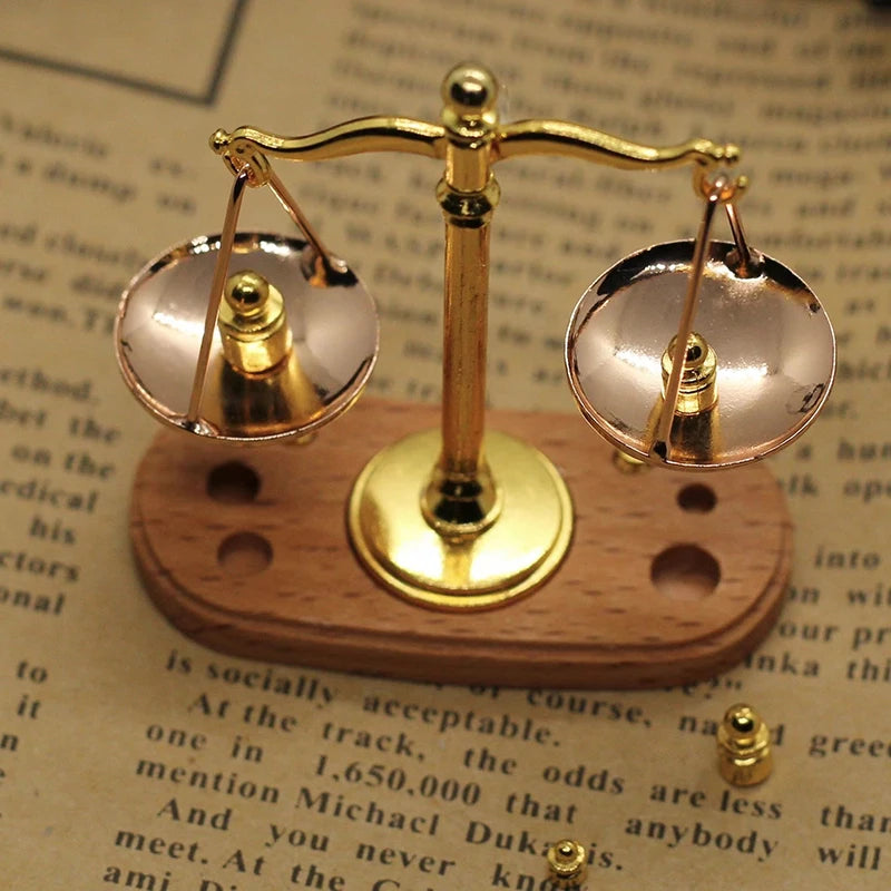 Mini Vintage Balance Scale Ornament Antique Justice Scale Model Exquisite Home Decoration Kids Gift